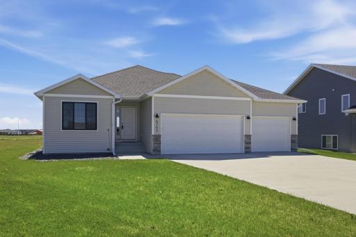 6702 72nd Avenue S, Horace, ND 58047