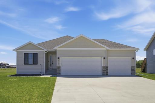 6702 72nd Avenue S, Horace, ND 58047