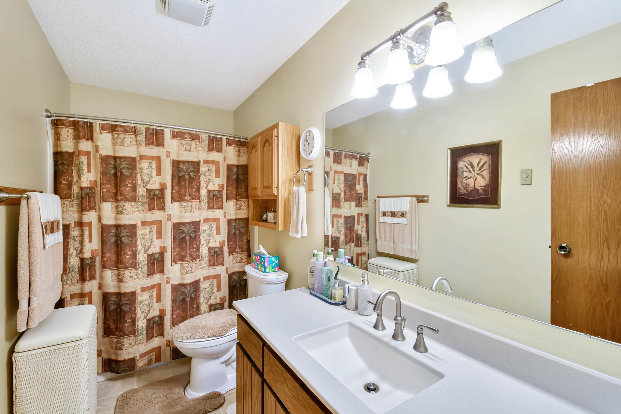 Main floor full bath