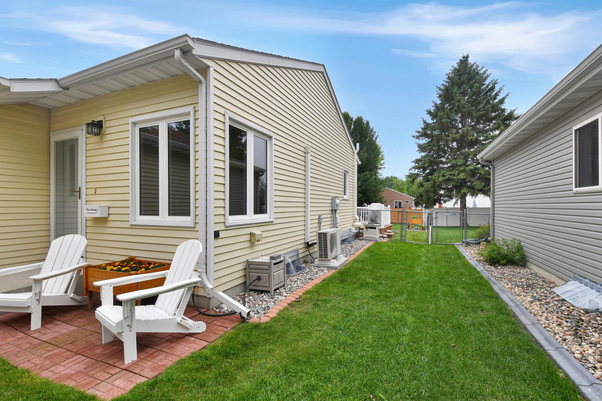 NW corner front of house