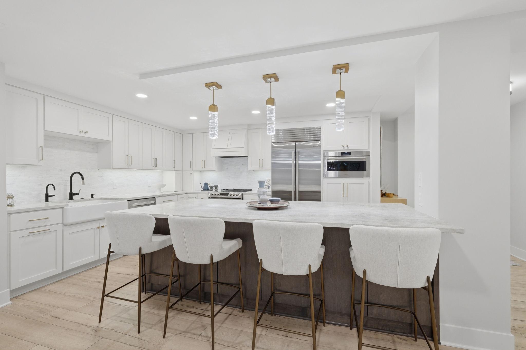 So much to totally love in this spectacular chef's kitchen