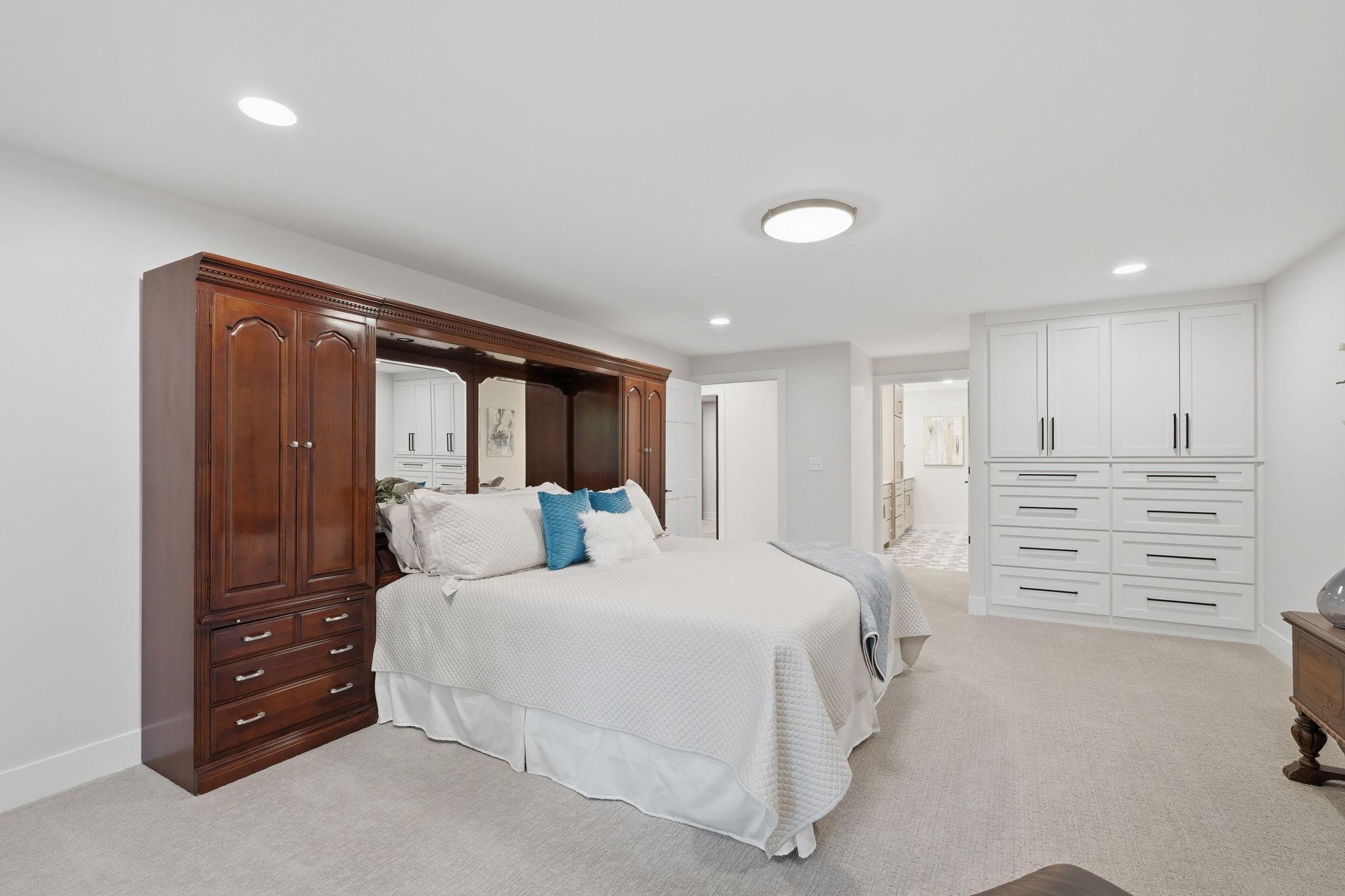 More beautiful custom built-ins here too.