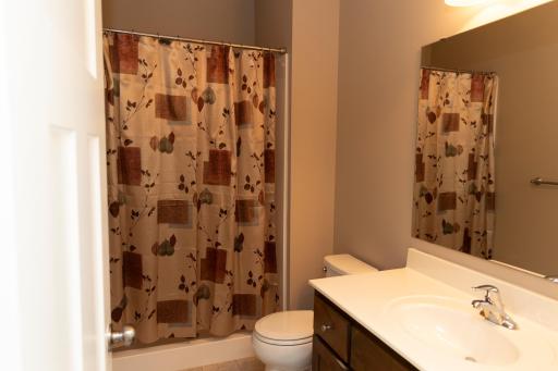 1364 Ridge Lane, Shakopee, MN 55379