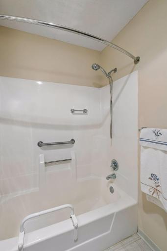 500 County Road B W, 235, Saint Paul, MN 55113