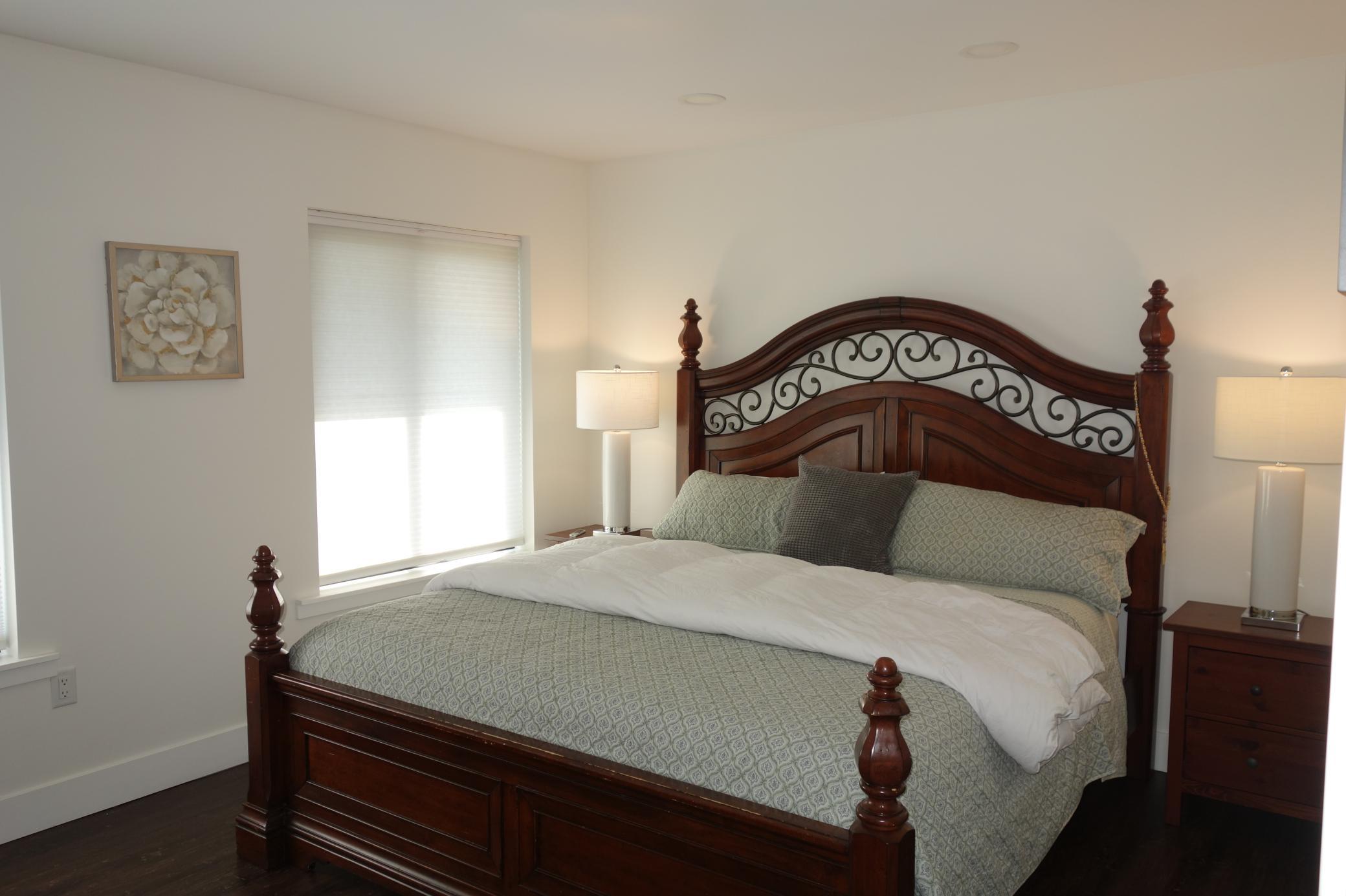 Primary bedroom has large walk-in closet.
