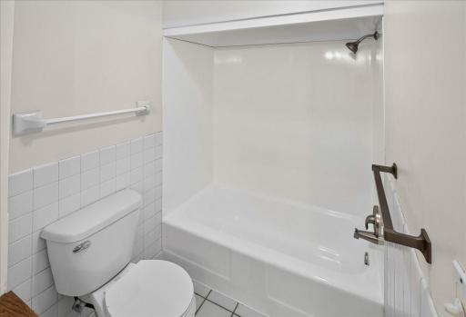 2207 Holloway Avenue E, Saint Paul, MN 55109