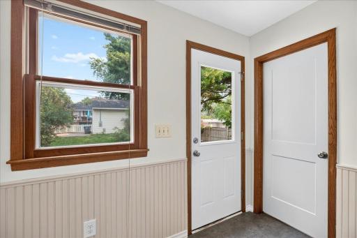 2207 Holloway Avenue E, Saint Paul, MN 55109