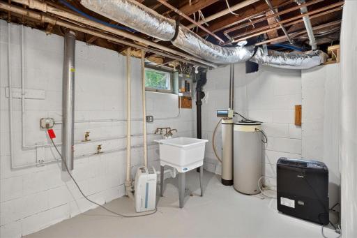 2207 Holloway Avenue E, Saint Paul, MN 55109