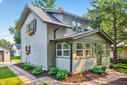 2207 Holloway Avenue E, Saint Paul, MN 55109