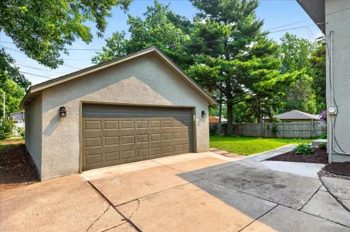 2207 Holloway Avenue E, Saint Paul, MN 55109