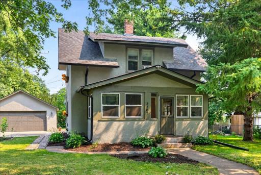 2207 Holloway Avenue E, Saint Paul, MN 55109