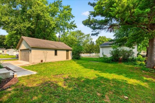 2207 Holloway Avenue E, Saint Paul, MN 55109