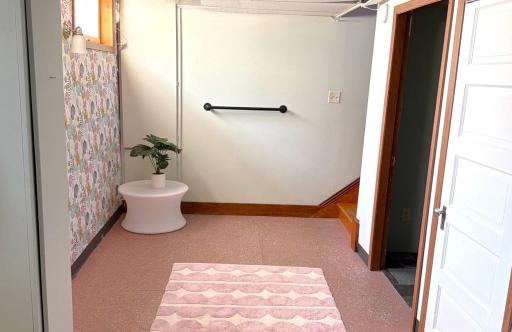 Just a touch of wallpaper in a relaxing room