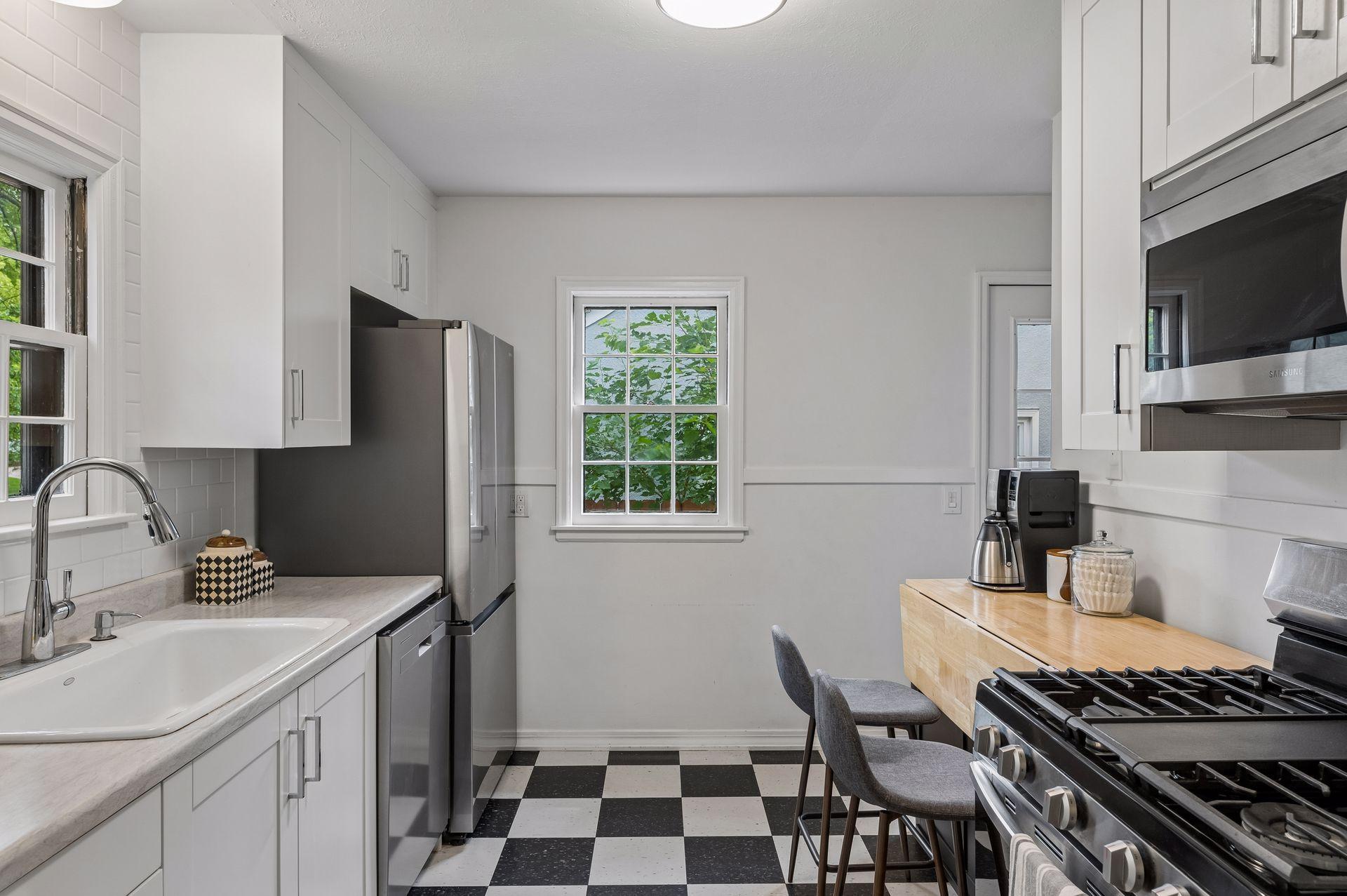 Breakfast bar in the kitchen.