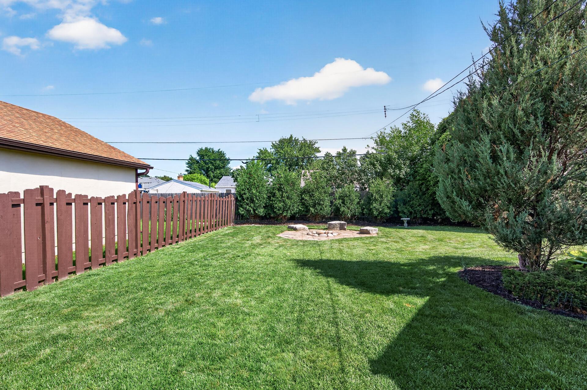 Large meticulous kept and landscaped yard. Nothing to do here!