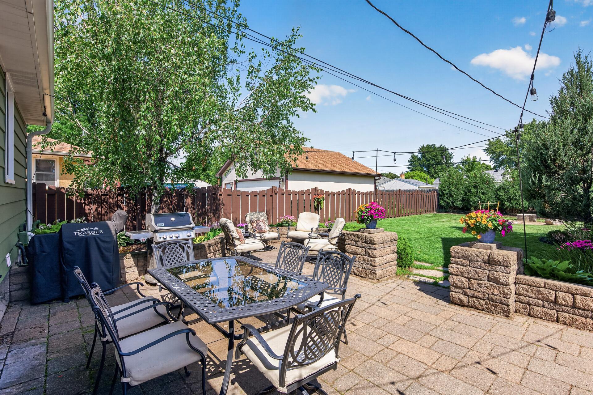 Another view of the patio...