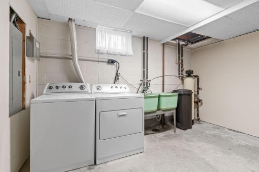 215 Union Terrace Lane N, Minneapolis, MN 55441