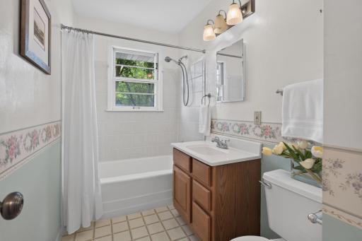 5332 Quail Avenue N, Minneapolis, MN 55429