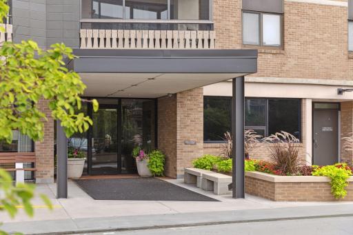 Welcome home! 400 Groveland Avenue 1212 - - 0019.jpg