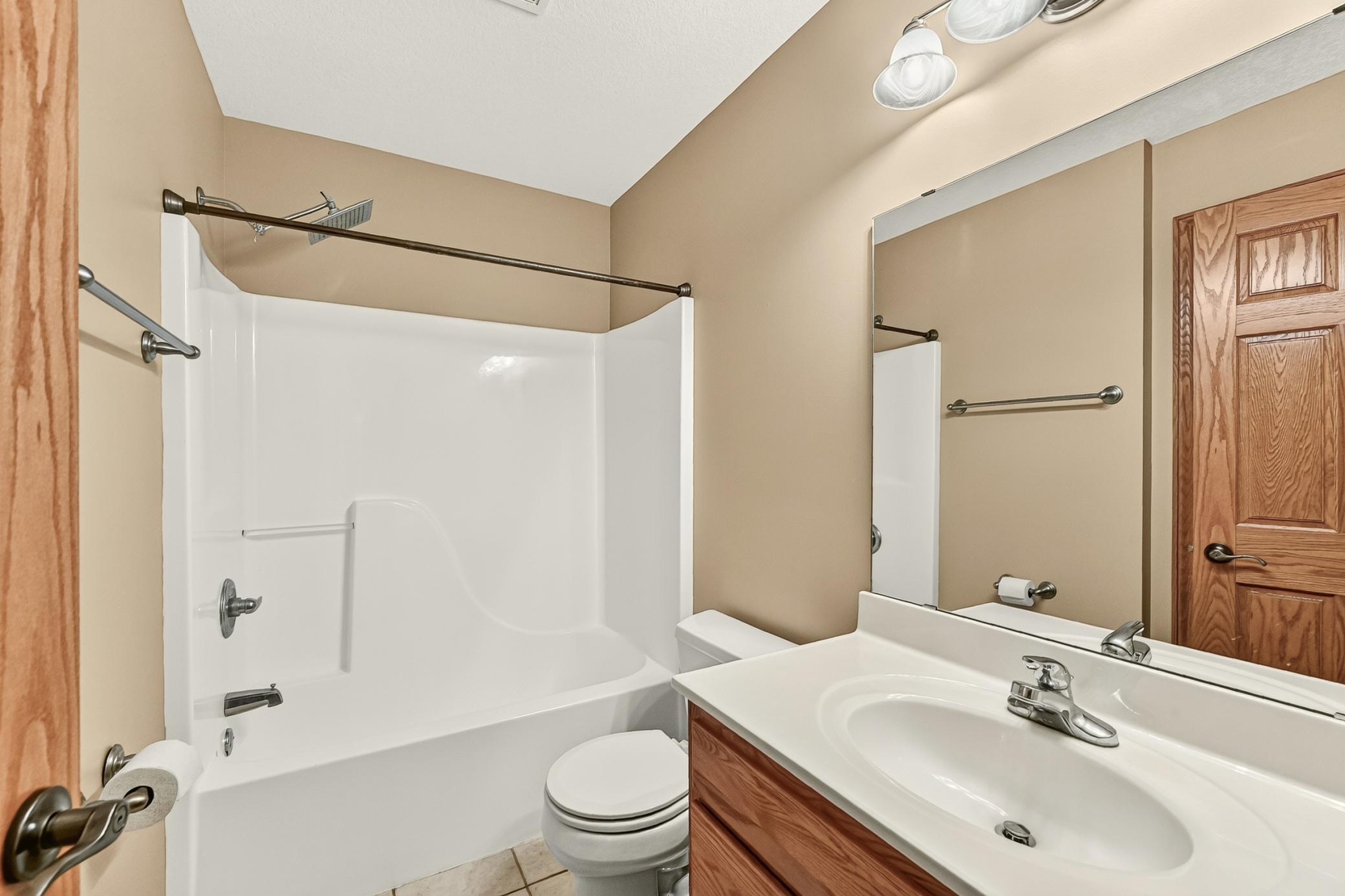 Bathroom 2.jpg