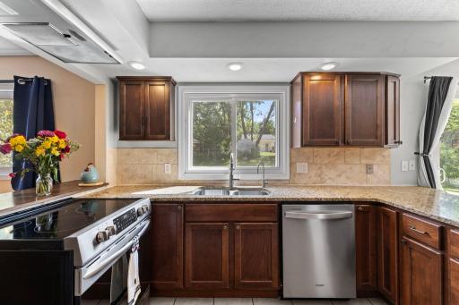 2003 Tamarack Lane, Burnsville, MN 55337