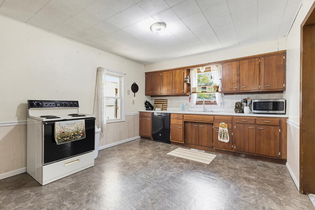 So much space to customize this kitchen!