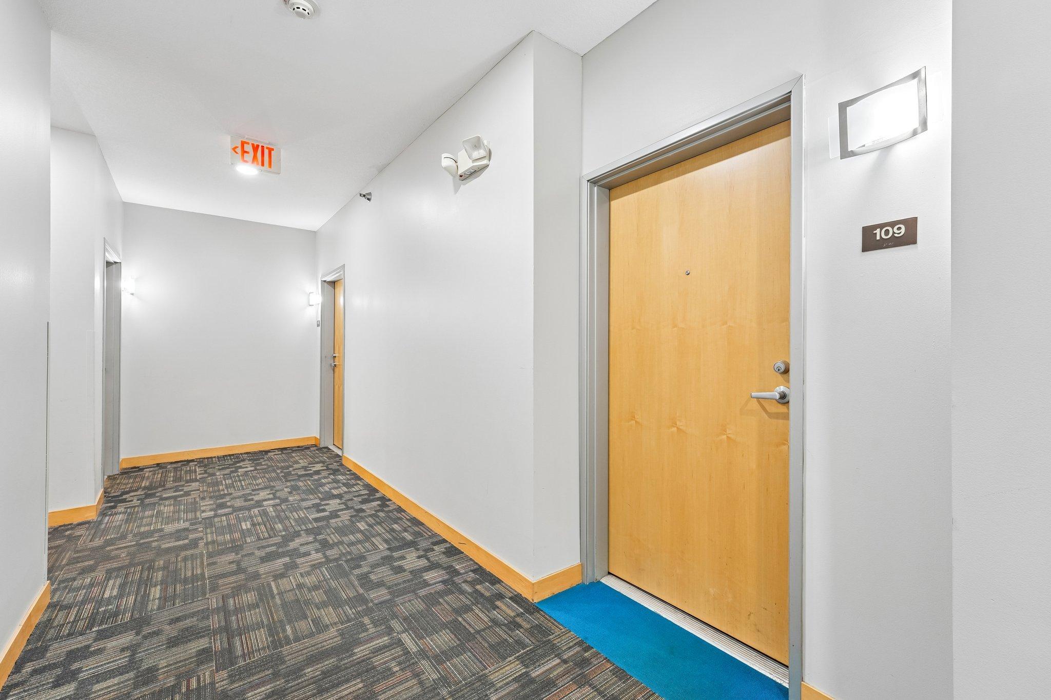 1-web-or-mls-University Ave 109-S2207-001.jpg