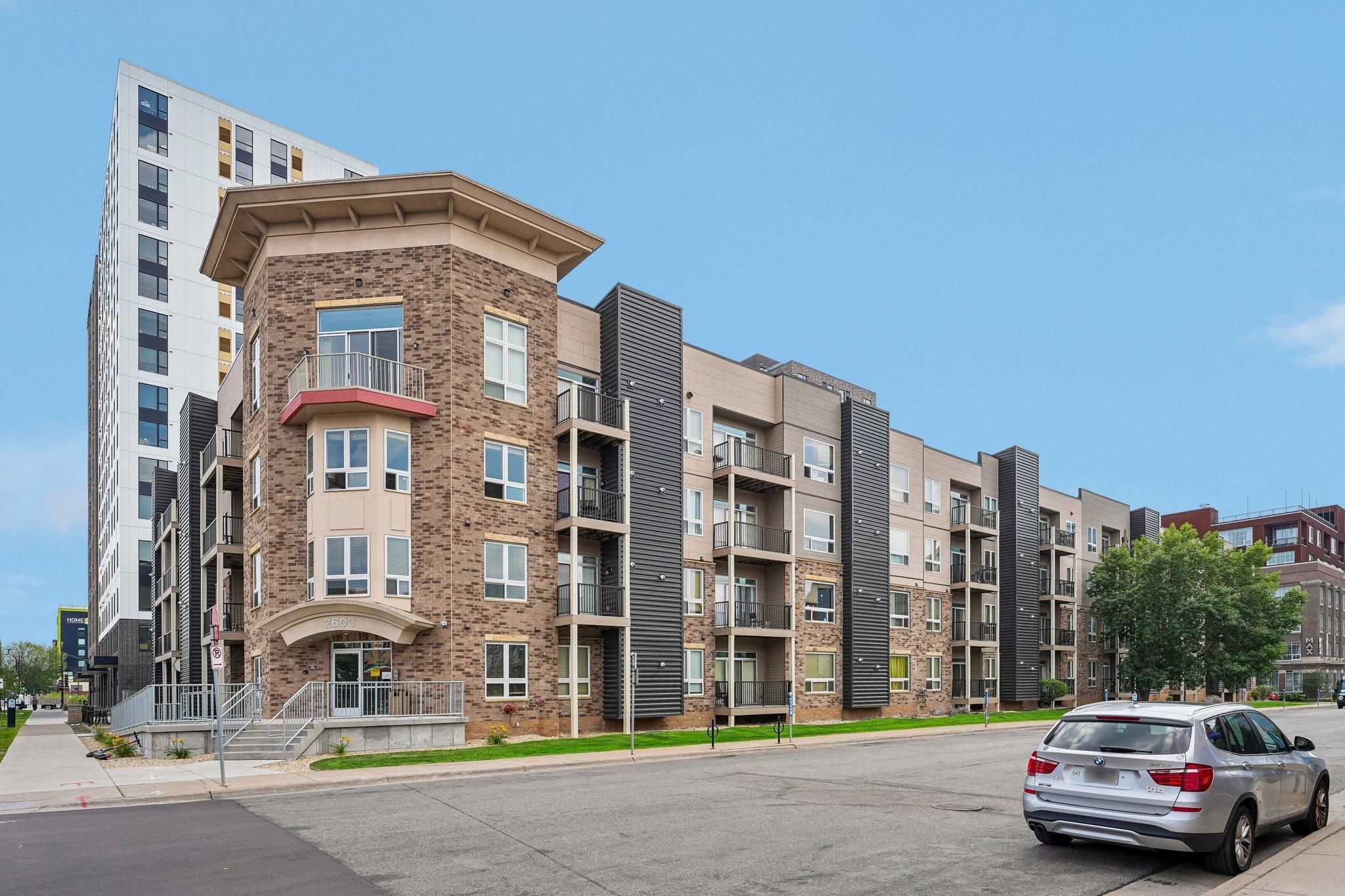 23-web-or-mls-University Ave 109-2207-902.jpg