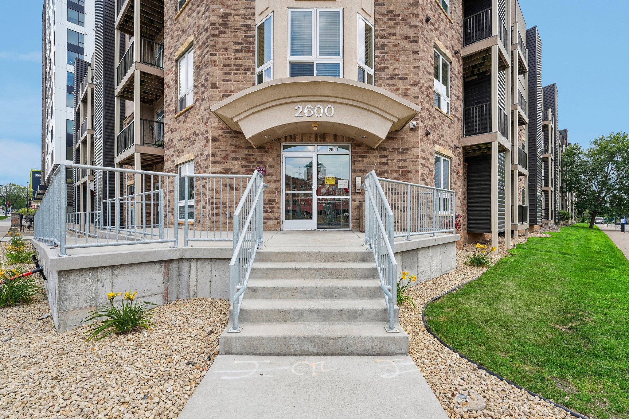 22-web-or-mls-University Ave 109-2207-901.jpg