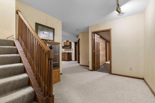 6 Lacosta Drive, Saint Paul, MN 55110
