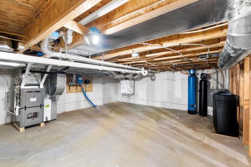 Full basement with utilities and 5â ceilings