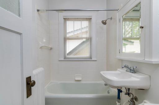 830 Lincoln Avenue, Saint Paul, MN 55105