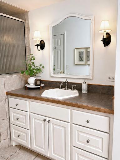 Upper Bath with walk in shower and separate tub