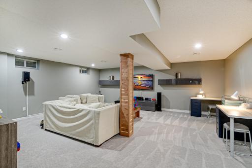 7572 Carillon Plaza W, Woodbury, MN 55125