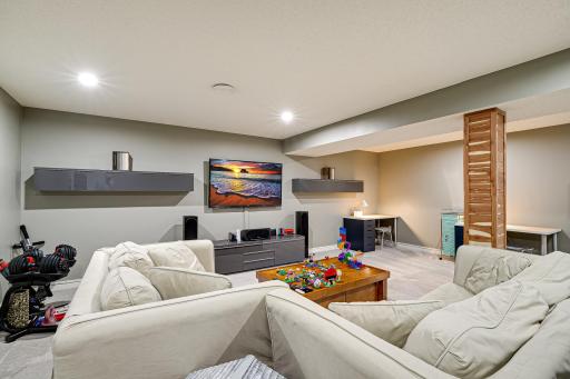 7572 Carillon Plaza W, Woodbury, MN 55125
