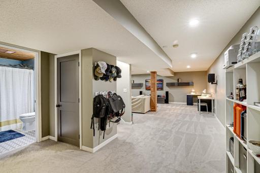7572 Carillon Plaza W, Woodbury, MN 55125