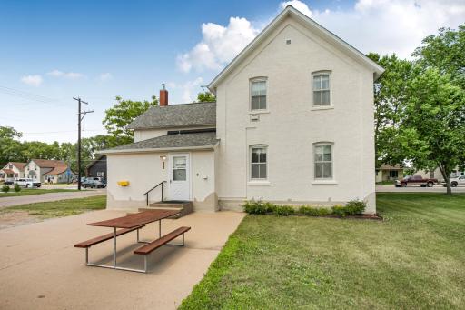 The stucco is in great shape on this home!