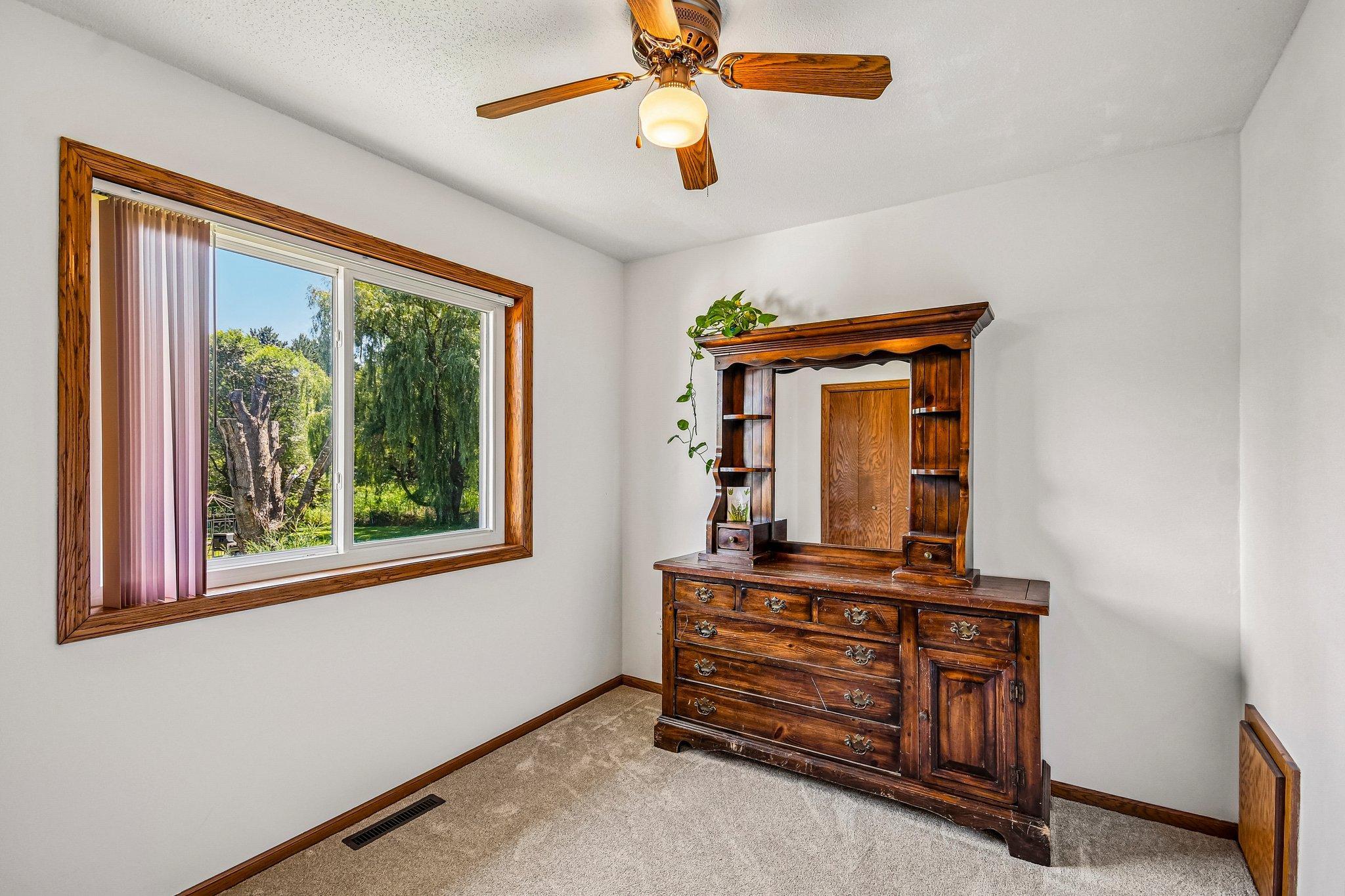 16-web-or-mls-3720 232nd Ave-S1407-016.jpg