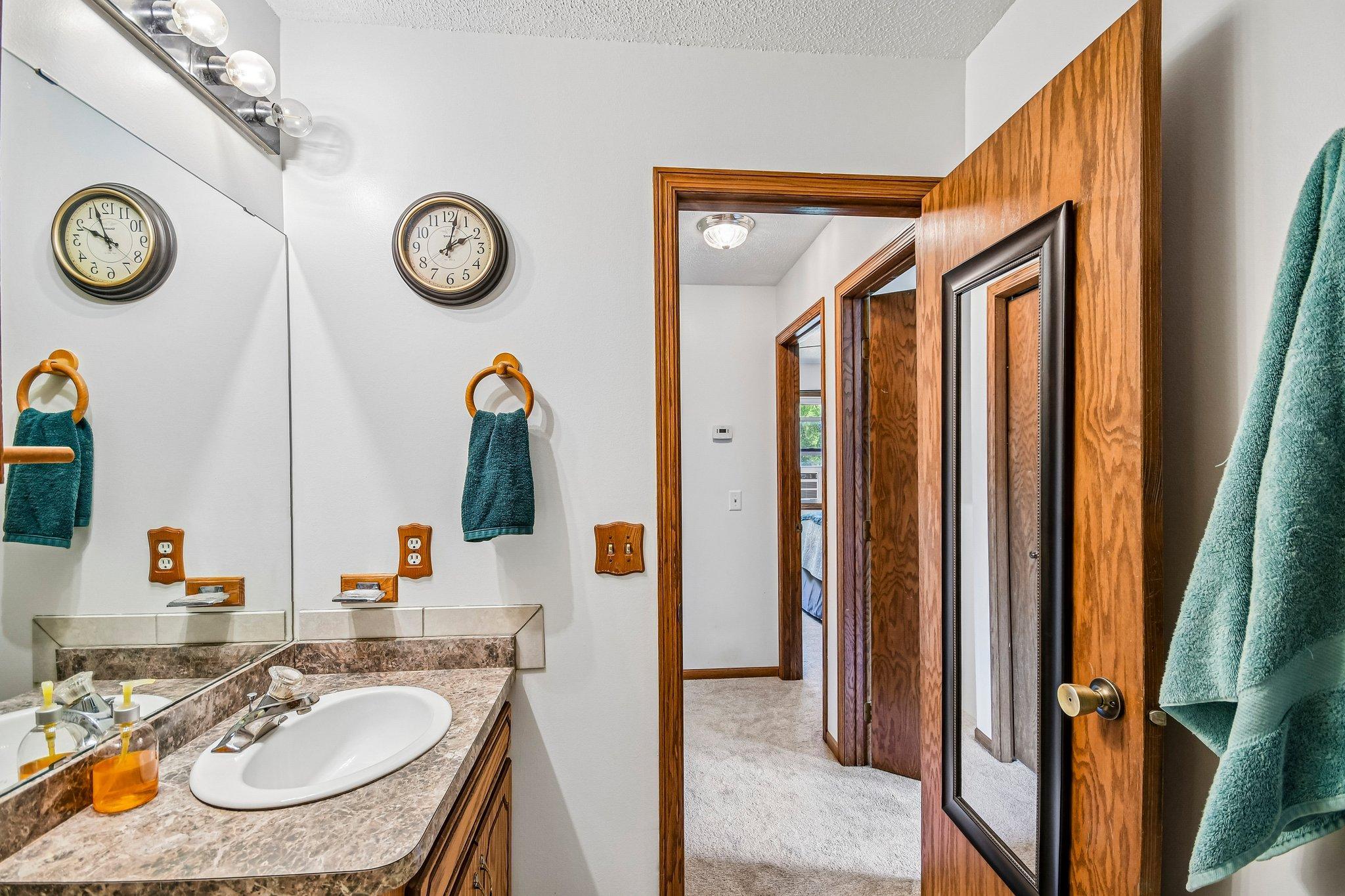 18-web-or-mls-3720 232nd Ave-S1407-018.jpg
