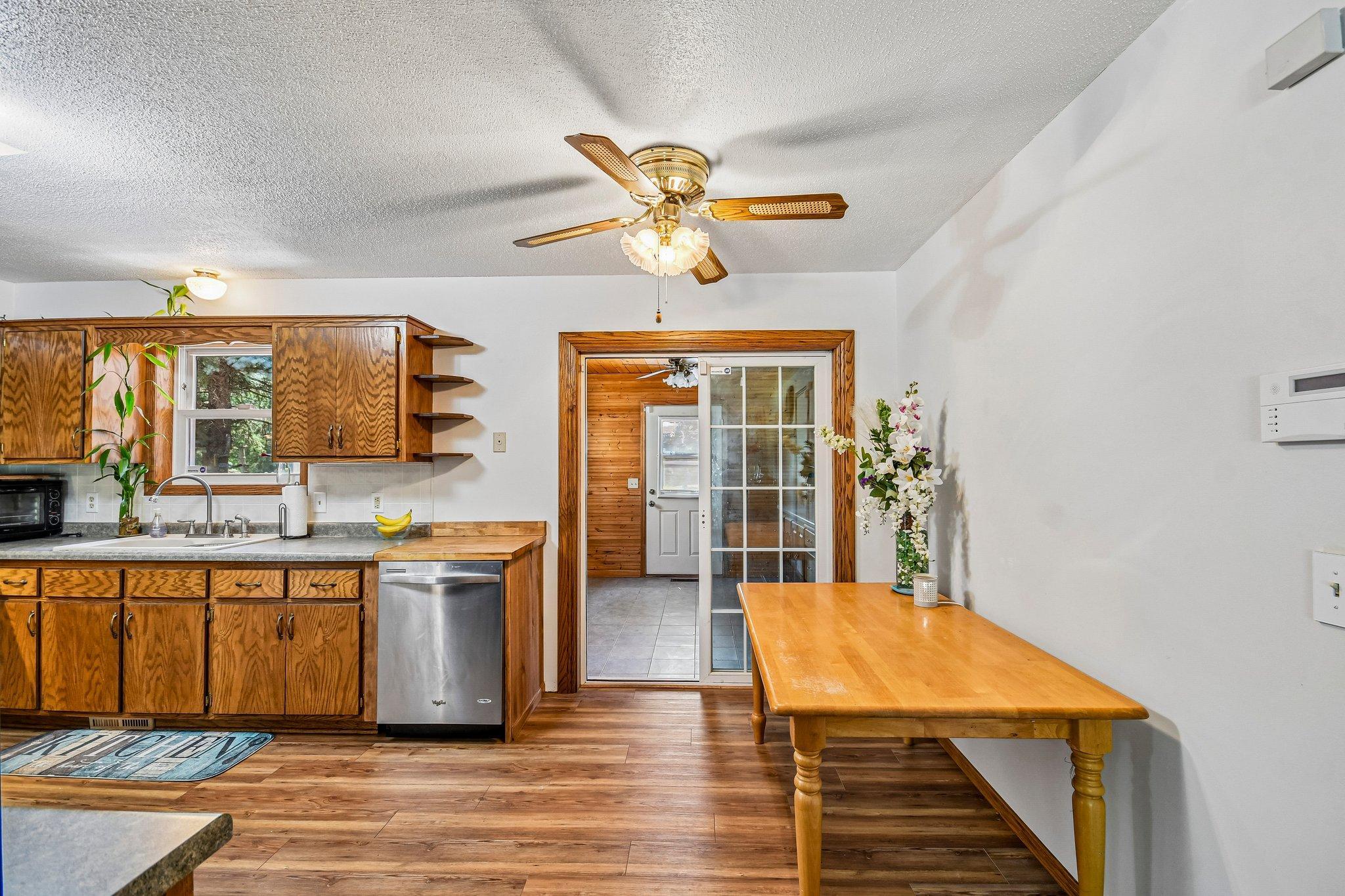 14-web-or-mls-3720 232nd Ave-S1407-014.jpg