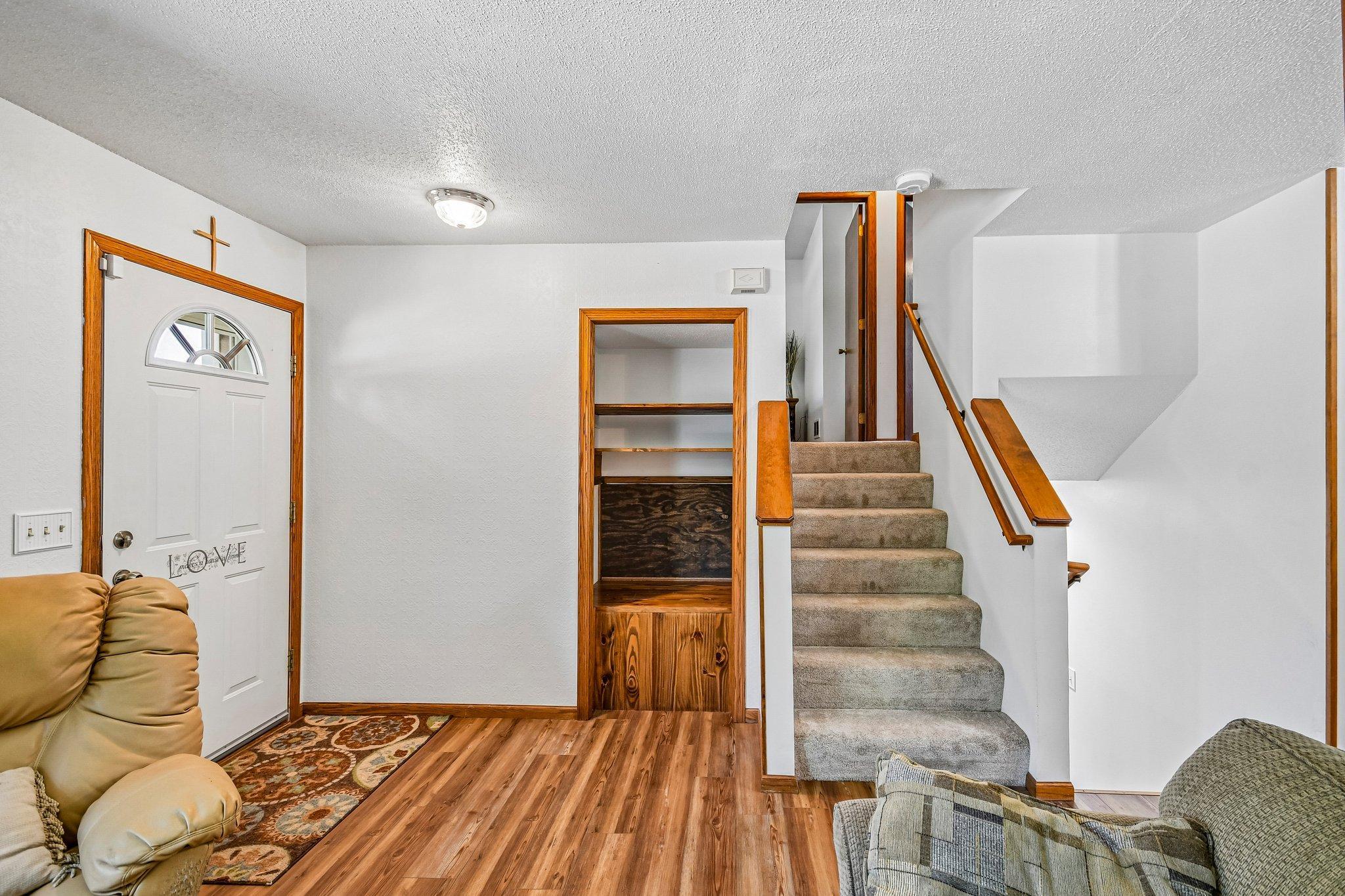 6-web-or-mls-3720 232nd Ave-S1407-006.jpg