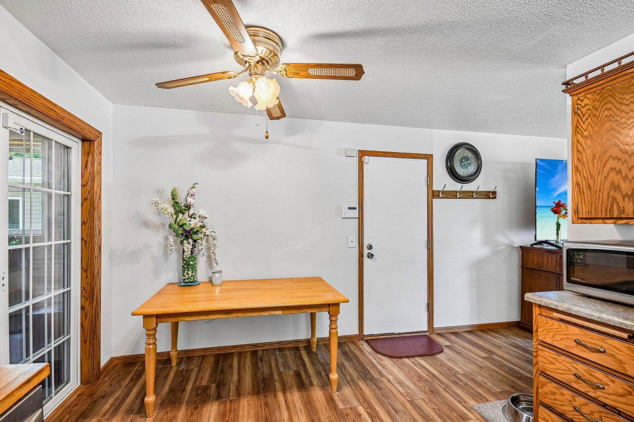 15-web-or-mls-3720 232nd Ave-S1407-015.jpg