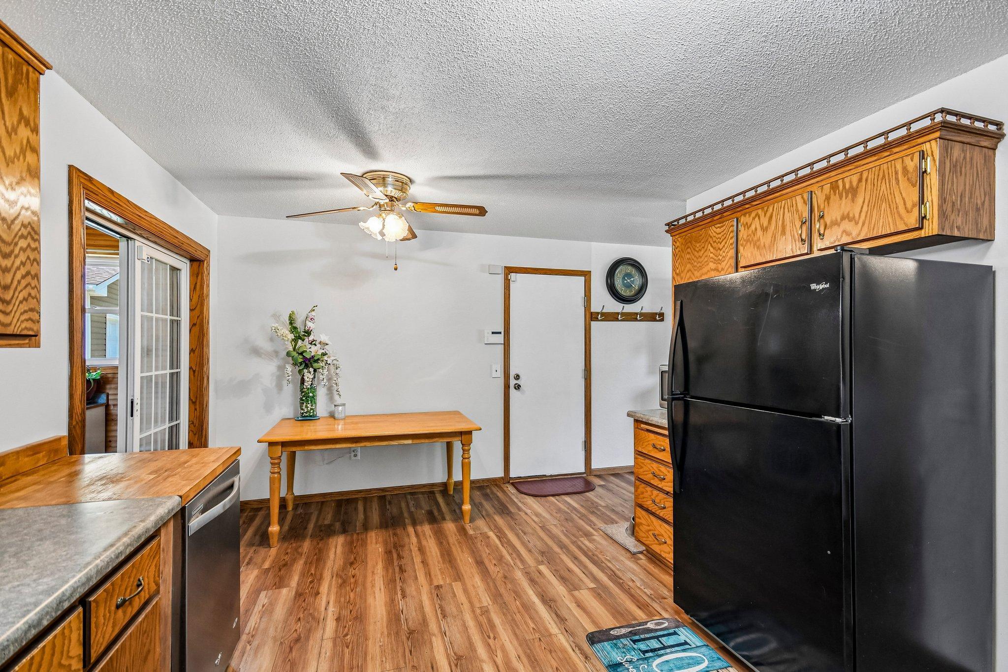 13-web-or-mls-3720 232nd Ave-S1407-013.jpg