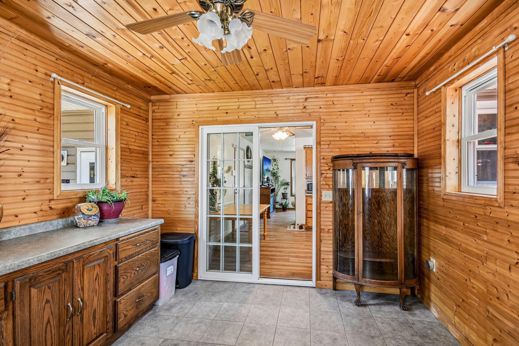 29-web-or-mls-3720 232nd Ave-S1407-029.jpg