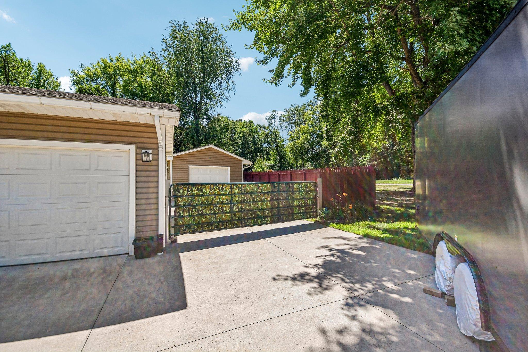45-web-or-mls-3720 232nd Ave-S1407-045.jpg