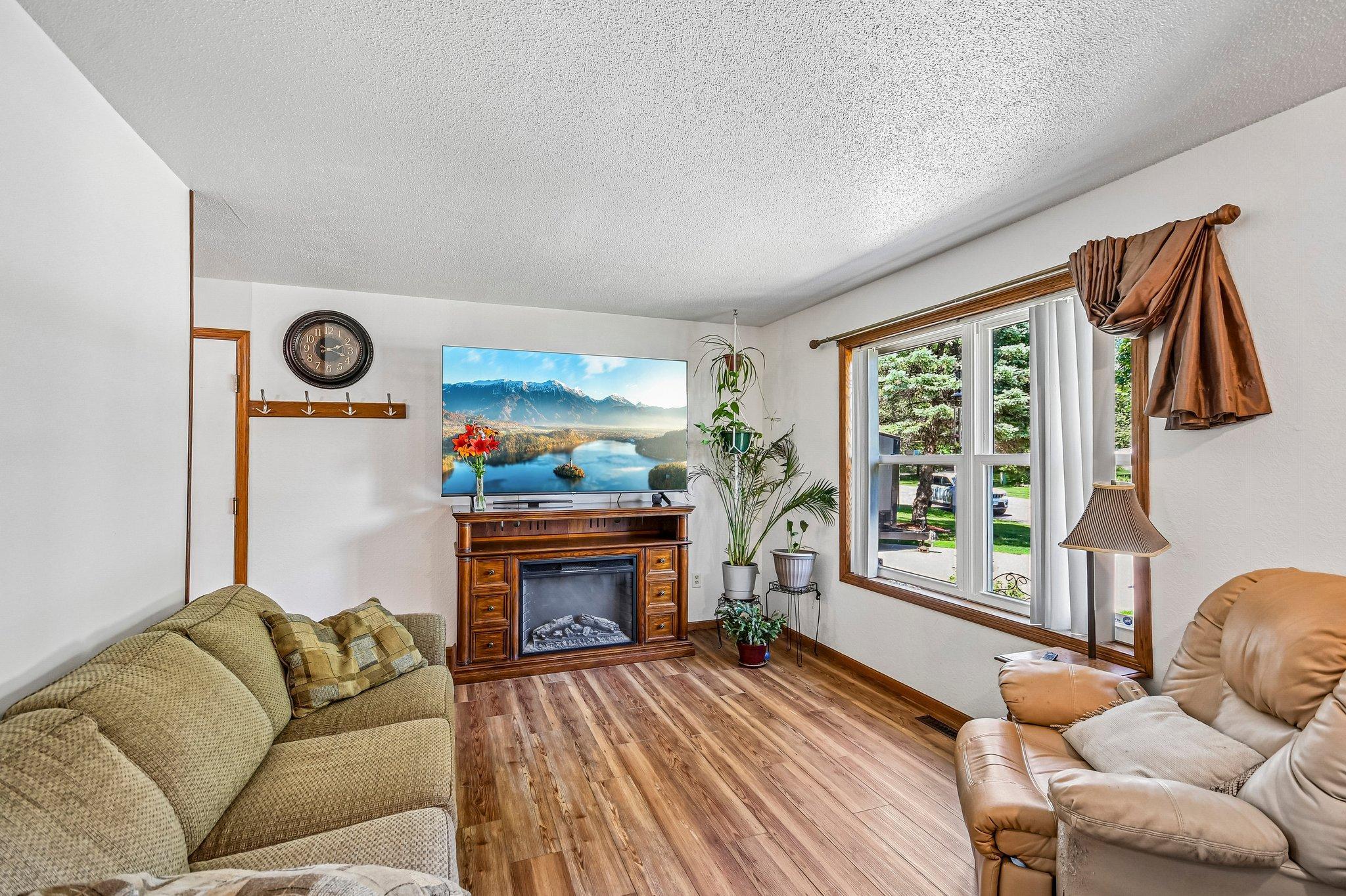 7-web-or-mls-3720 232nd Ave-S1407-007.jpg