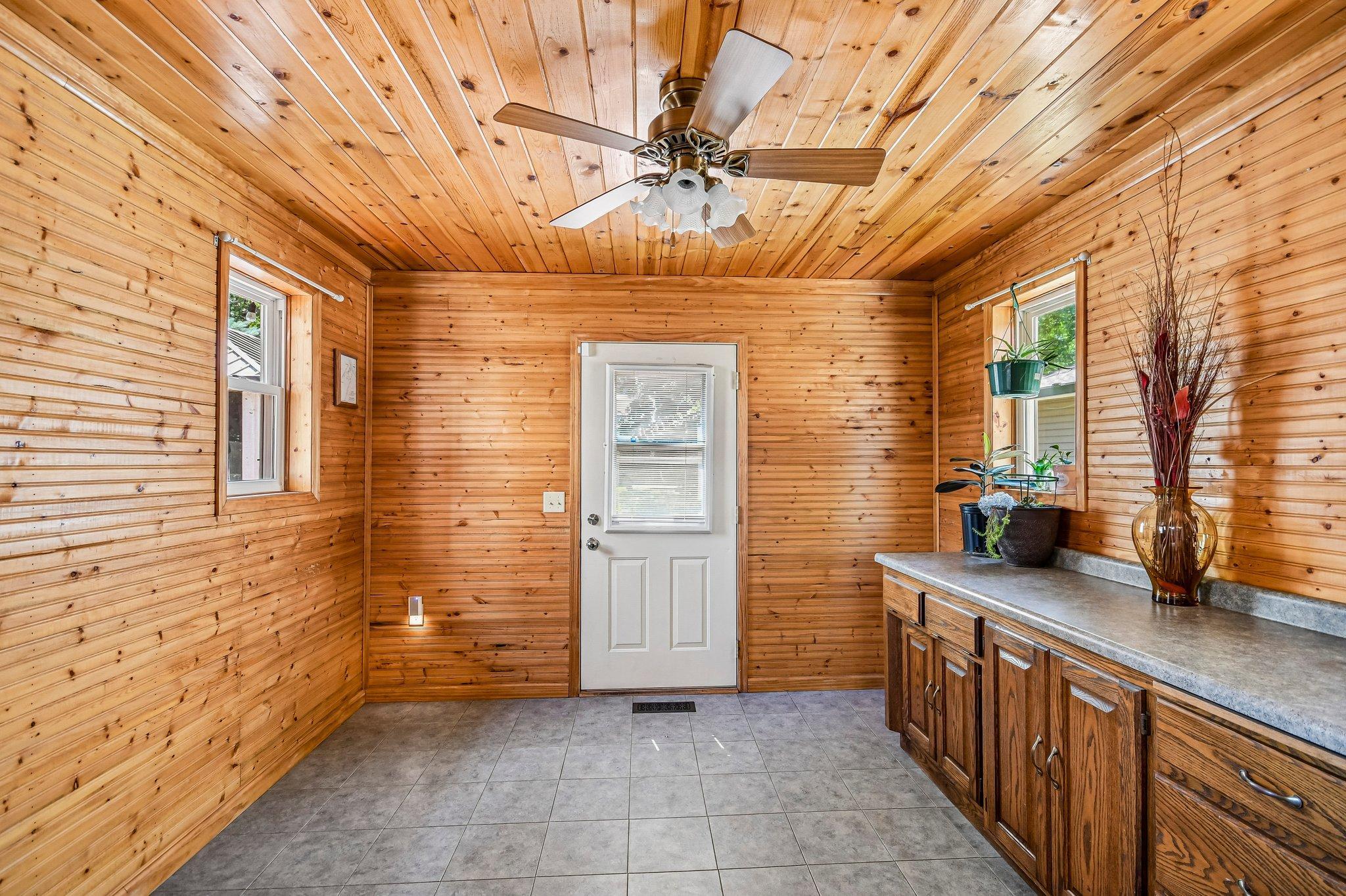 28-web-or-mls-3720 232nd Ave-S1407-028.jpg