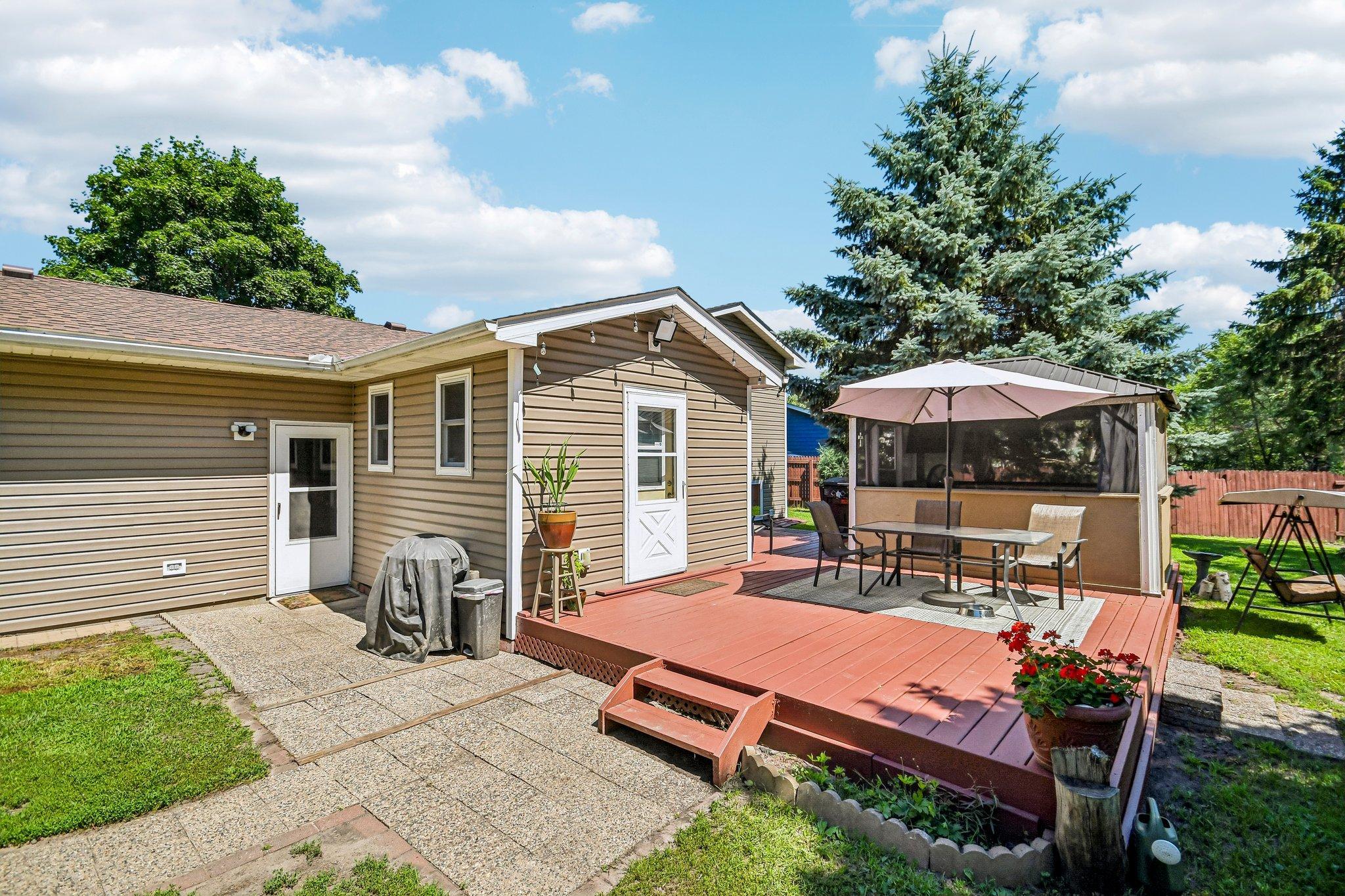 41-web-or-mls-3720 232nd Ave-S1407-041.jpg