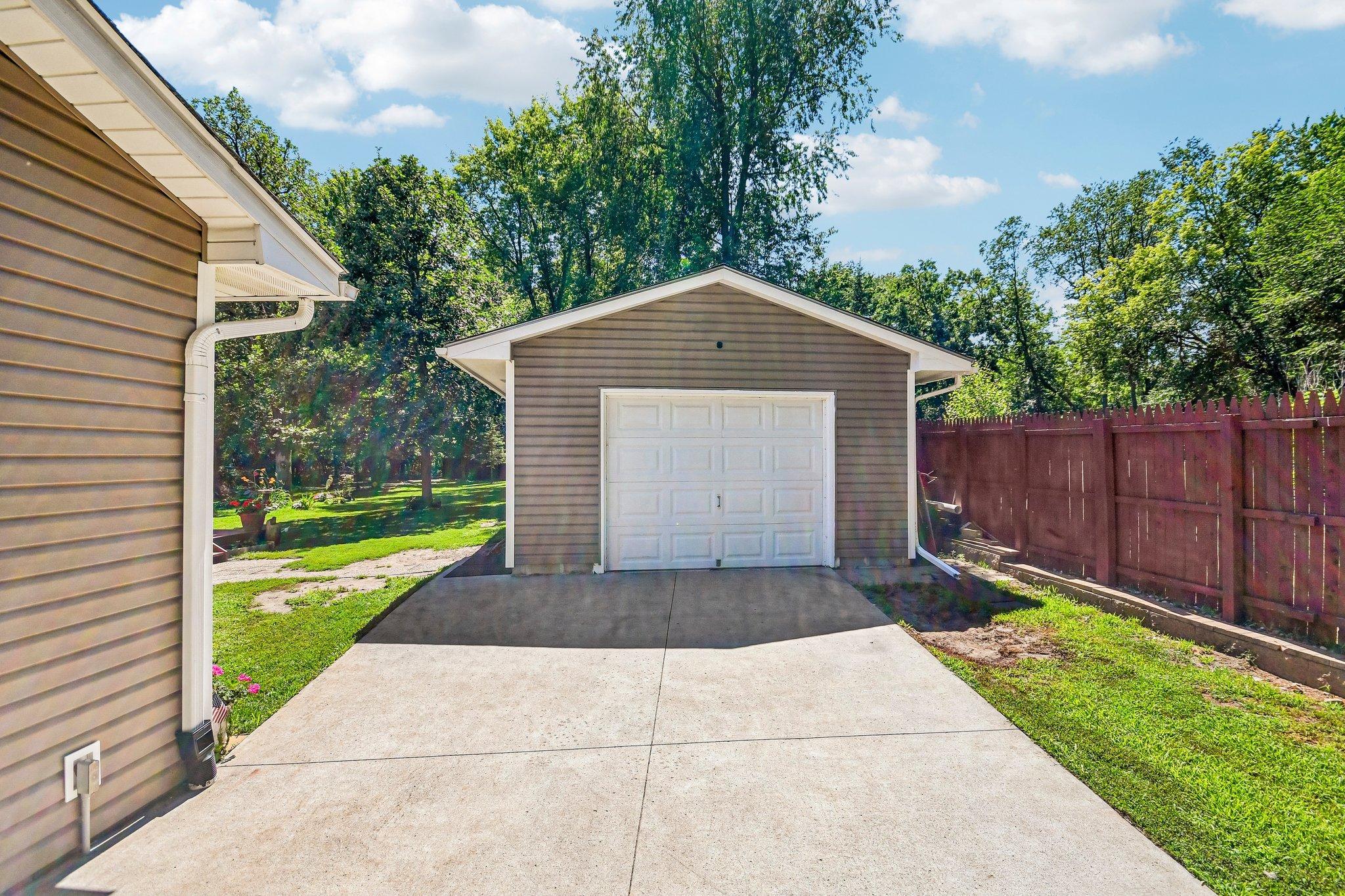 43-web-or-mls-3720 232nd Ave-S1407-043.jpg