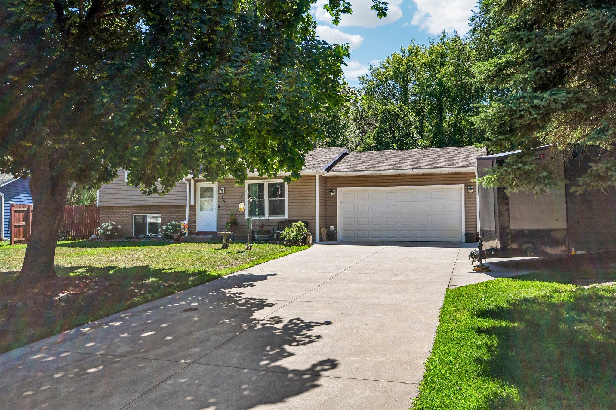 4-web-or-mls-3720 232nd Ave-S1407-004.jpg